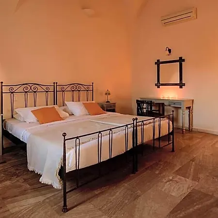 Ikio Concept Santorini Hotel *