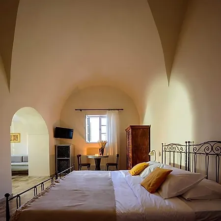 Ikio Concept Santorini Hotel *